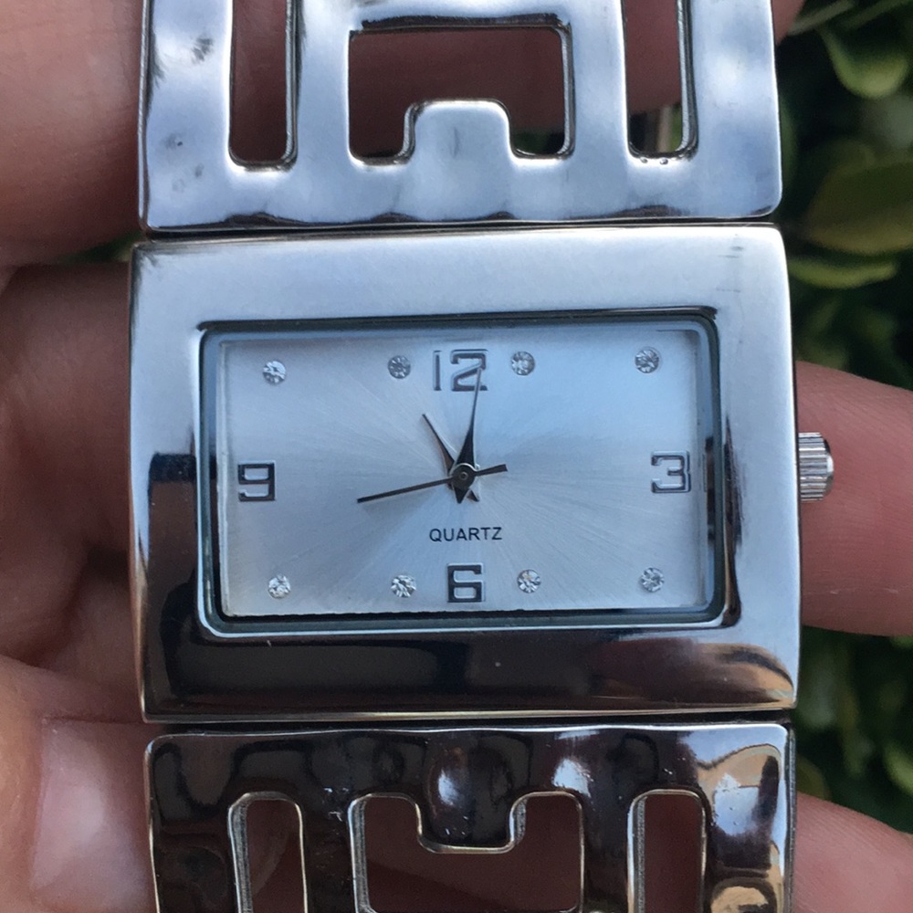 Classy slip on bracelet/watch/batt.-included! - Picture 6 of 6
